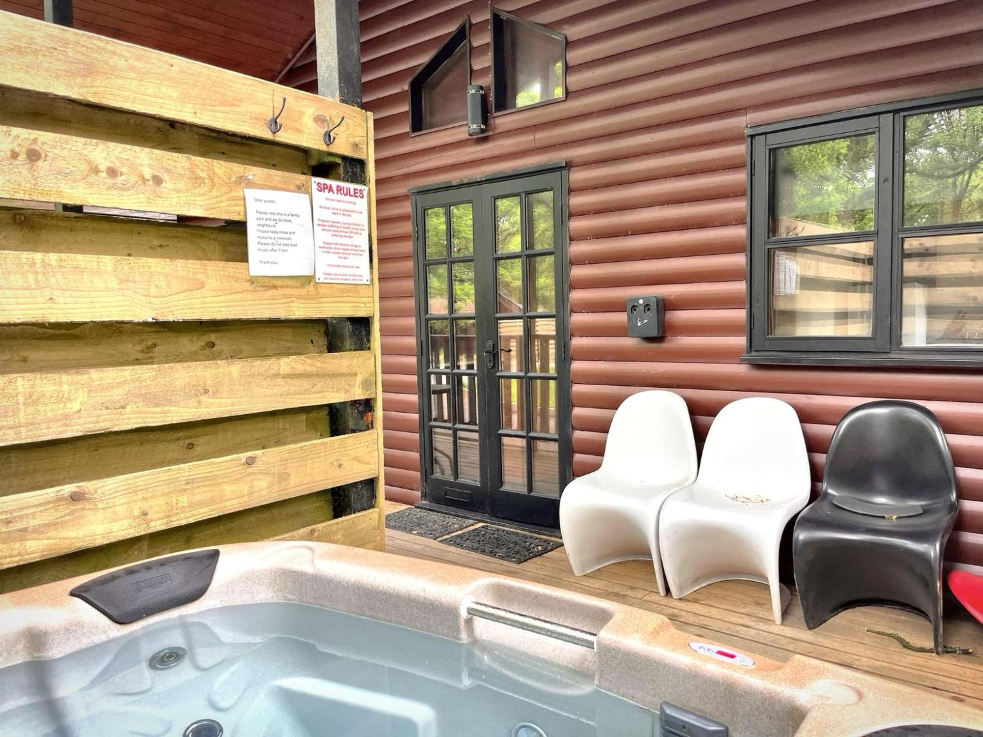 Goldcrest 3-Hot Tub-Woodland Lodges-Carmarthenshire-Tenby Bagian luar foto